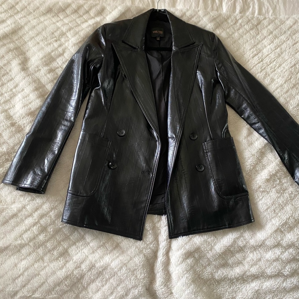 Sleek Black Women's Jacket